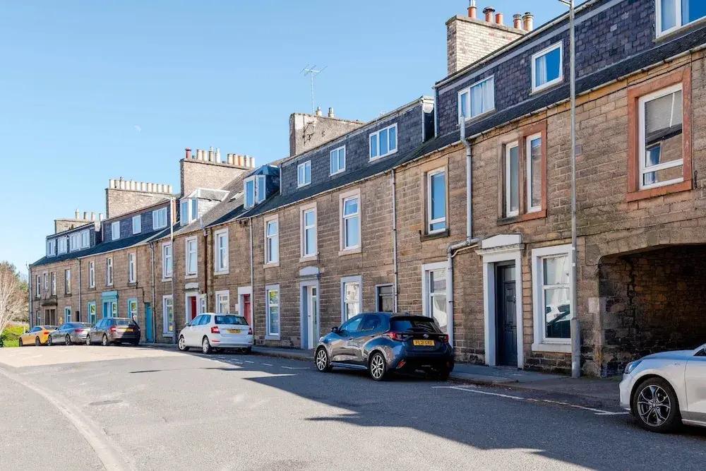 2 Bedroom Apartment-free Parking