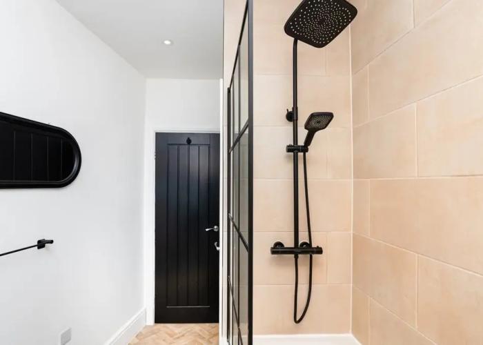 2 Bedroom Apartment-free Parking