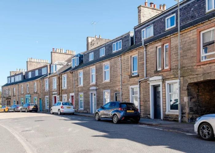 2 Bedroom Apartment-free Parking