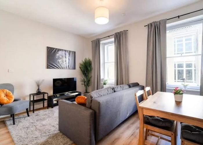 2 Bed Flat - Town Centre
