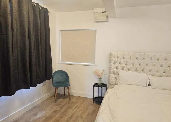 Charming and Compact Studio in Bridgend