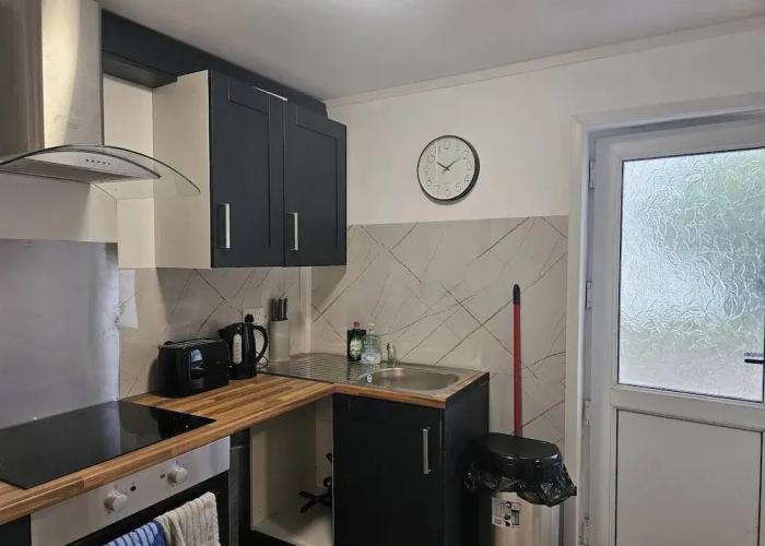 Charming and Compact Studio in Bridgend