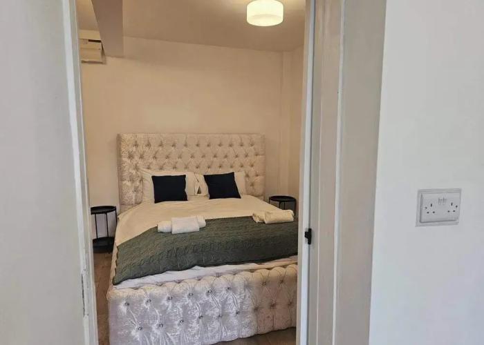Charming and Compact Studio in Bridgend
