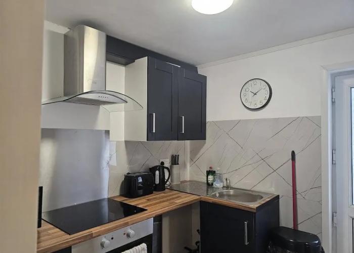 Charming and Compact Studio in Bridgend