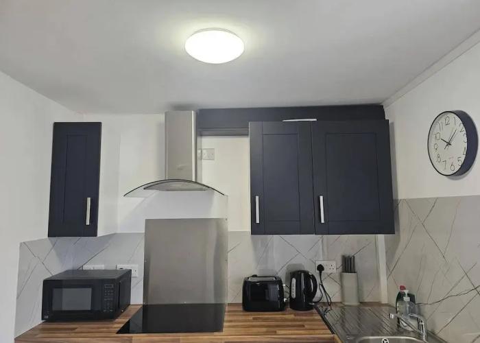 Charming and Compact Studio in Bridgend