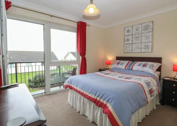 19 Waterside Park