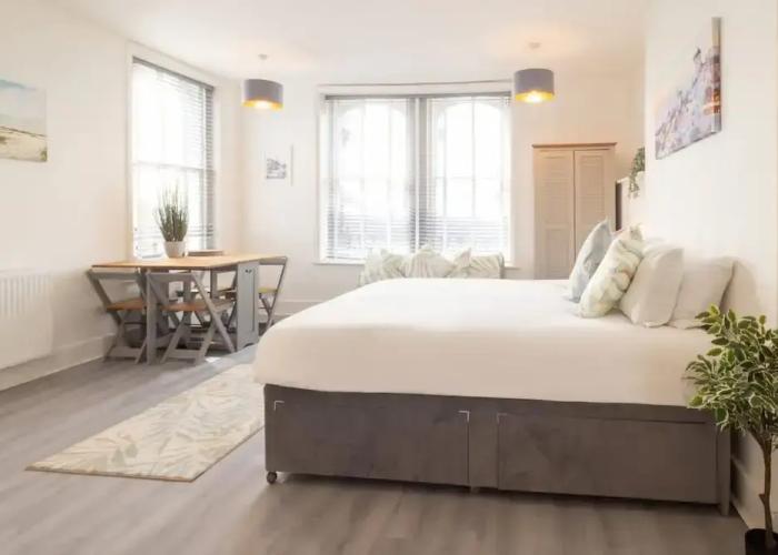 Host Stay Harbour Lights