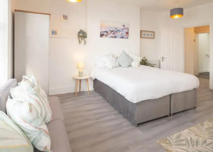 Host Stay Harbour Lights