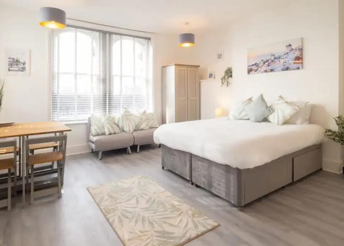 Host Stay Harbour Lights