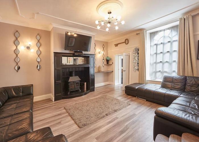 Host Stay Rosedale House
