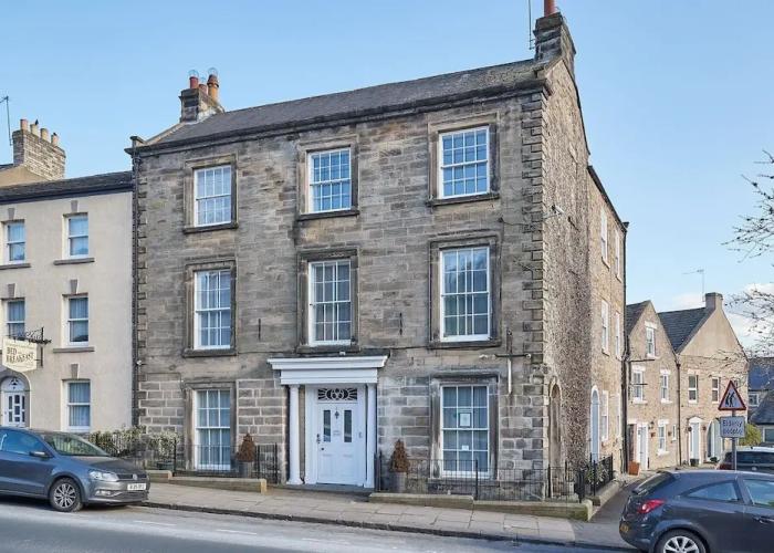 Host Stay Rosedale House