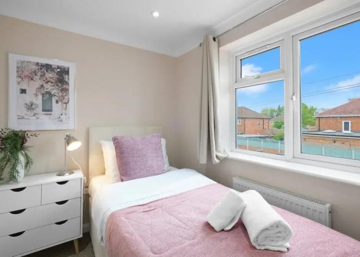 Stylish 4 Bedroom Home in Brightside Ave