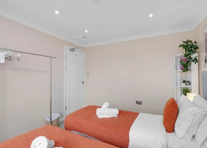 Stylish 4 Bedroom Home in Brightside Ave