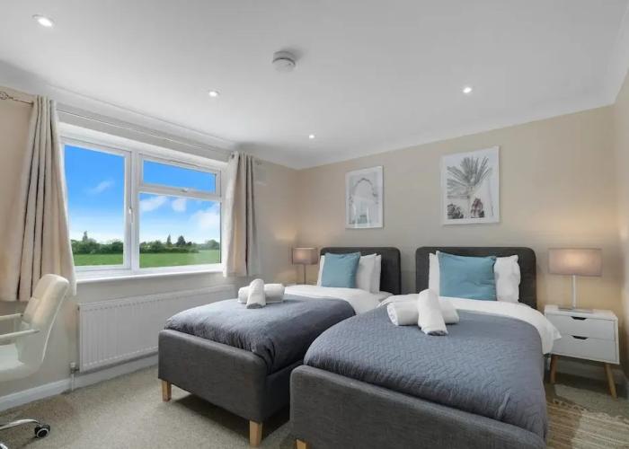 Stylish 4 Bedroom Home in Brightside Ave