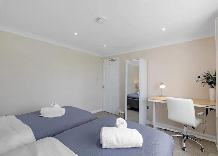 Stylish 4 Bedroom Home in Brightside Ave
