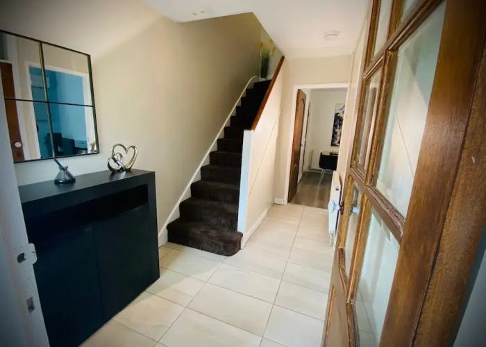 Hotel Modern-petfriendly-privategarden-family-20mintoldn