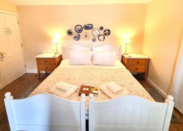 Oak Tree Rooms