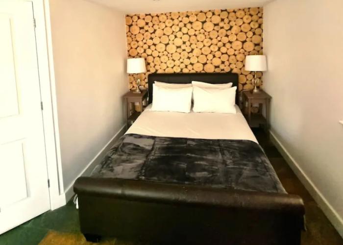 Oak Tree Rooms