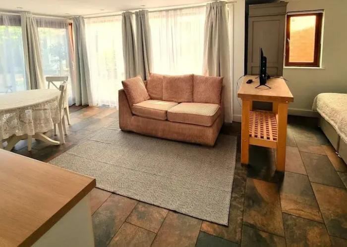 Oak Tree Rooms