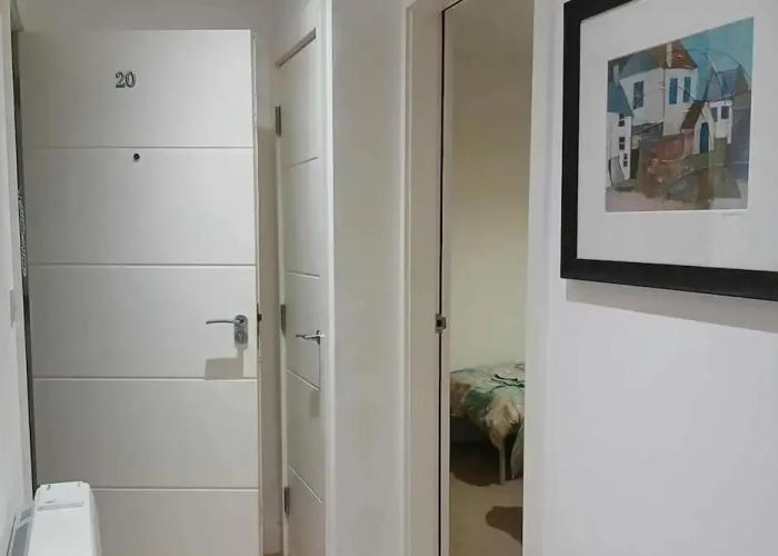 2 Bed-sleeps 5- Street Parking-3 Min to Beach