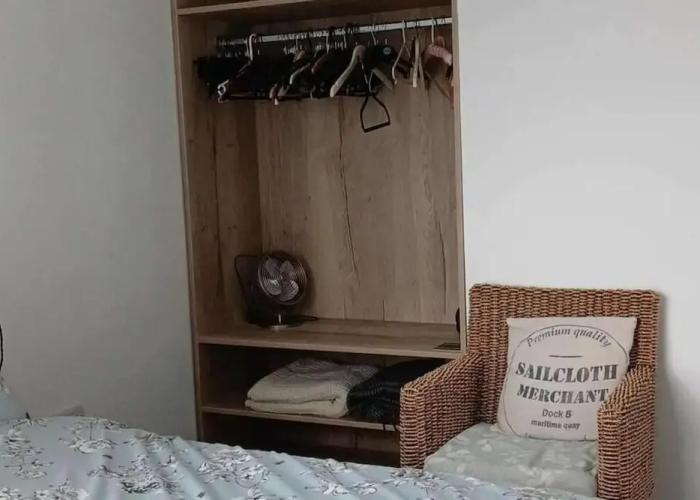 2 Bed-sleeps 5- Street Parking-3 Min to Beach