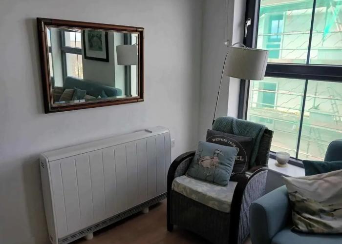 2 Bed-sleeps 5- Street Parking-3 Min to Beach