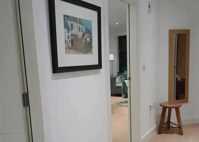 2 Bed-sleeps 5- Street Parking-3 Min to Beach