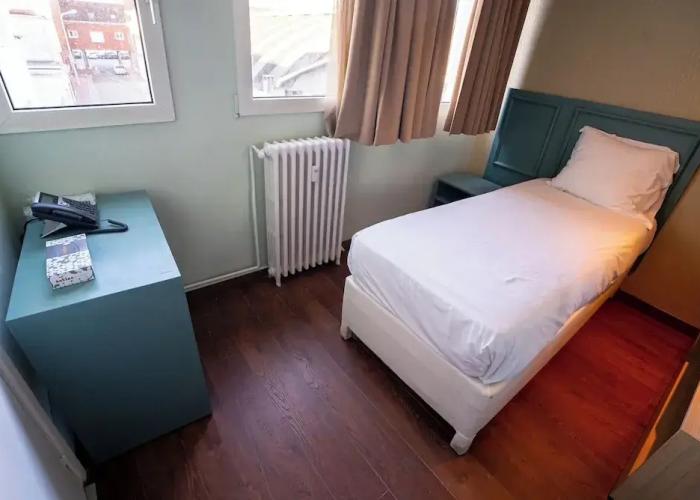 Breeze Hotel