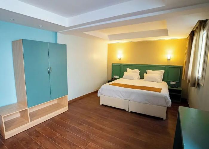 Breeze Hotel