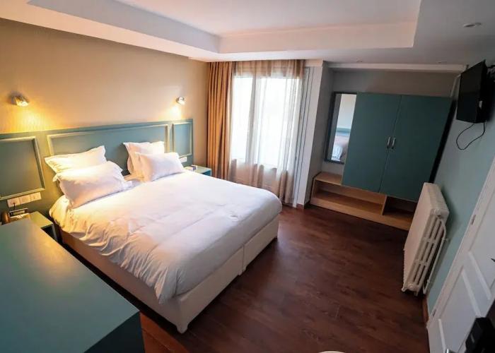 Breeze Hotel