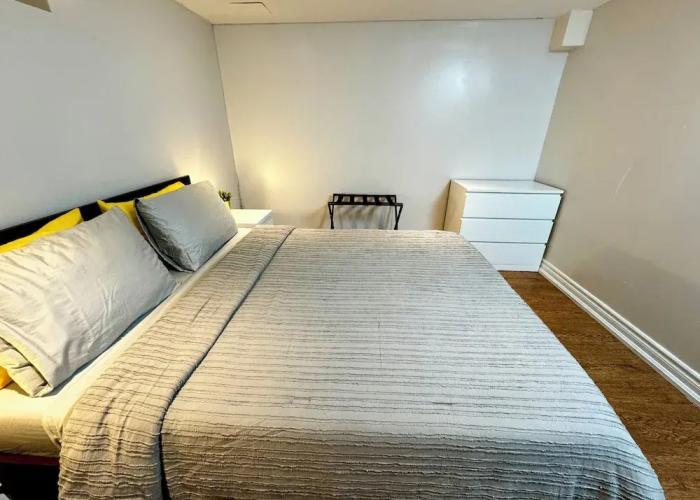 Cozy 2BR Retreat - Comfort & Convenience