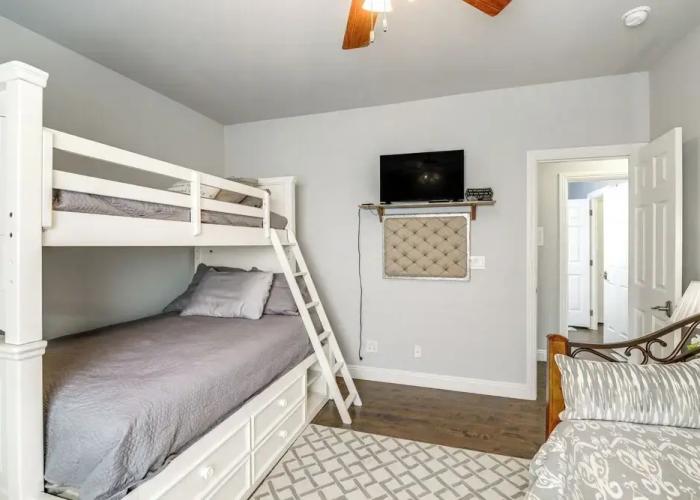 Walk to Colorado River: Needles Gem w/ Pool Access