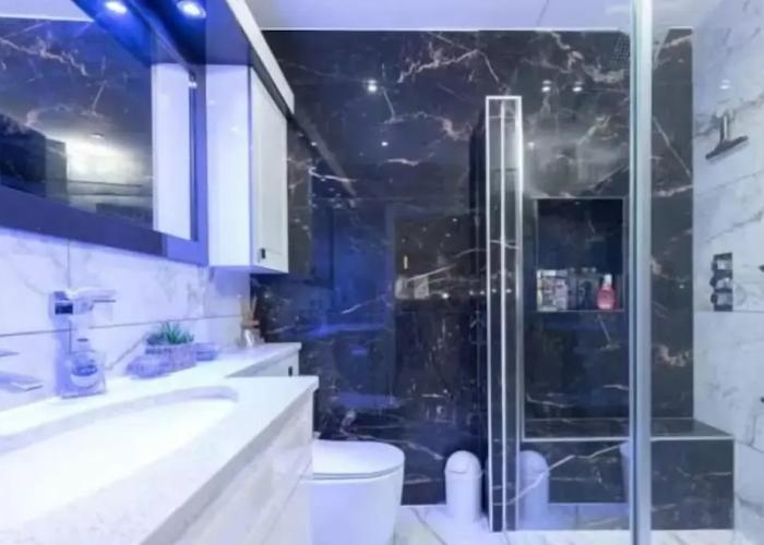 Stylish 6-bed Retreat With Parking and Jacuzzi