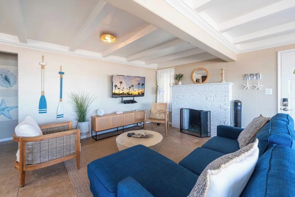 Waterfront Condos With Dock Access Near Sand, Shops & Balboa Fun Zone