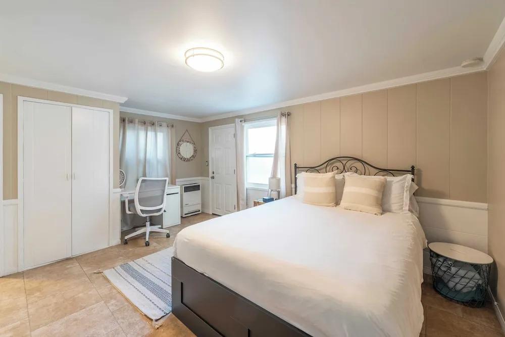 Coastal Bayside Condo Walkable to Sand & Surf