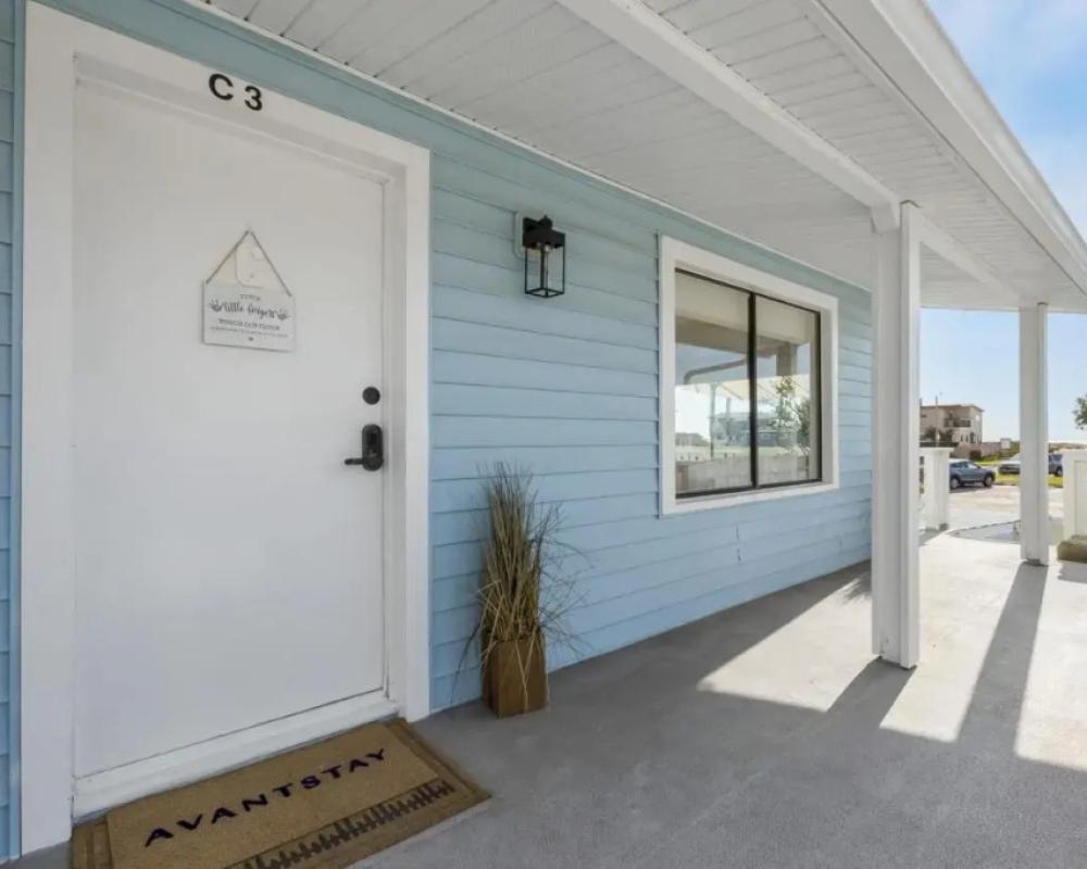 Walk to the Sand! Ocean Views, Balcony & Parking Sunset Surf