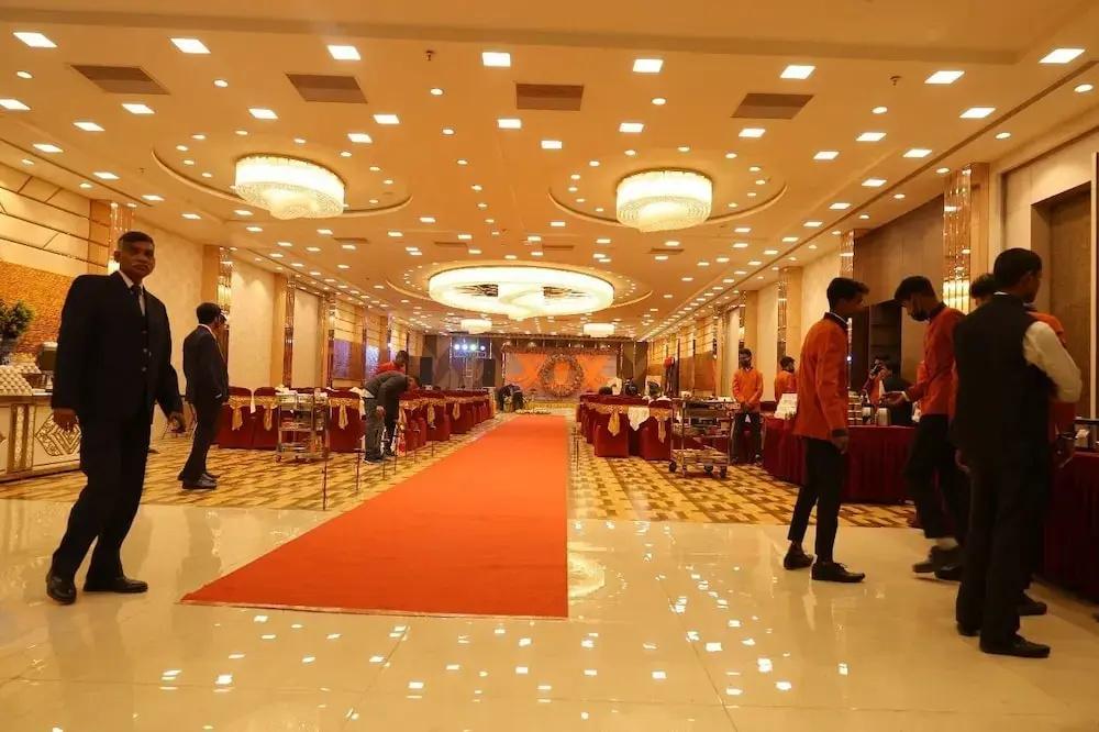 фото Hotel Cheer Royale