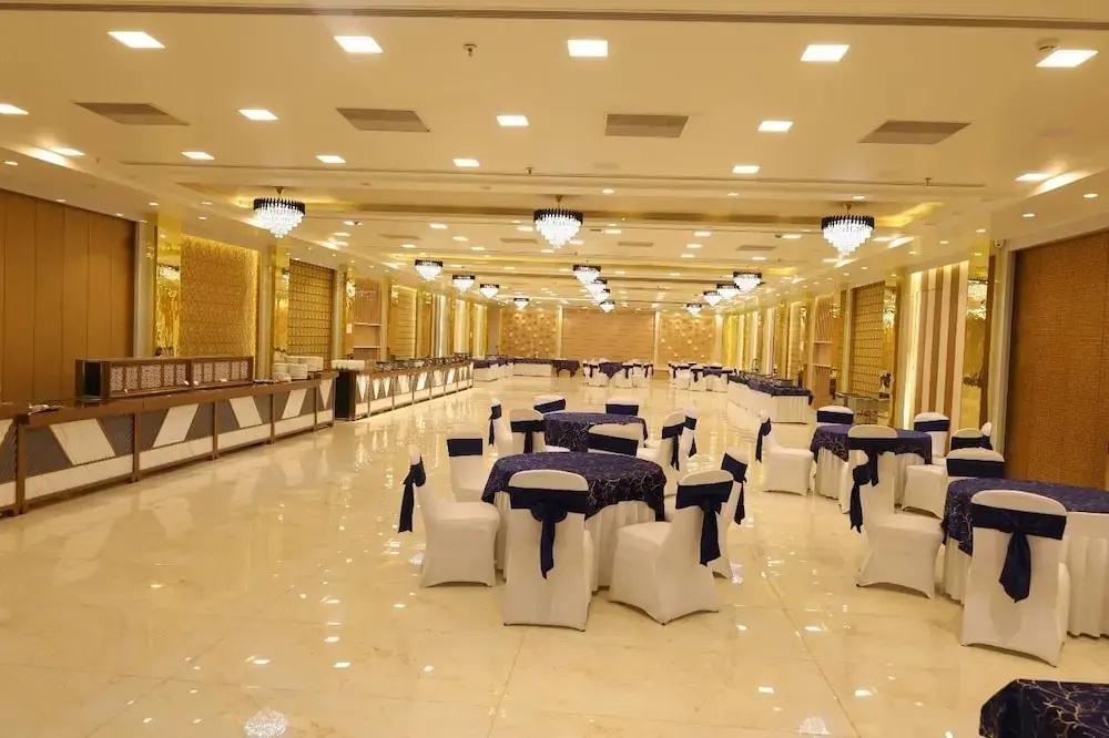 фото Hotel Cheer Royale