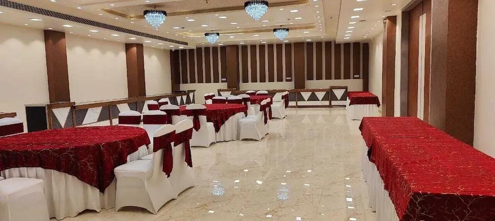 фото Hotel Cheer Royale