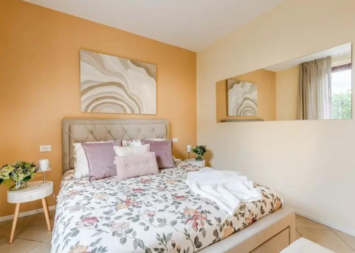Casa Ambra in Lucca With 1 Bedrooms and 1 Bathrooms