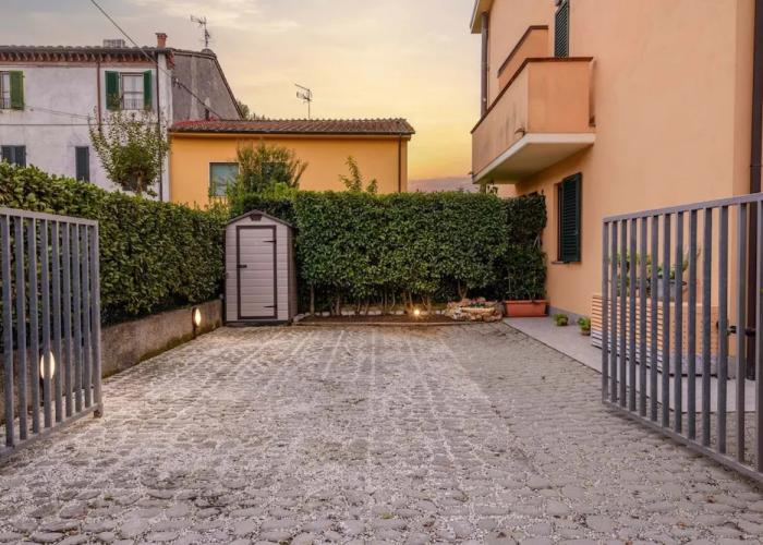 Casa Ambra in Lucca With 1 Bedrooms and 1 Bathrooms