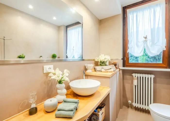 Casa Ambra in Lucca With 1 Bedrooms and 1 Bathrooms