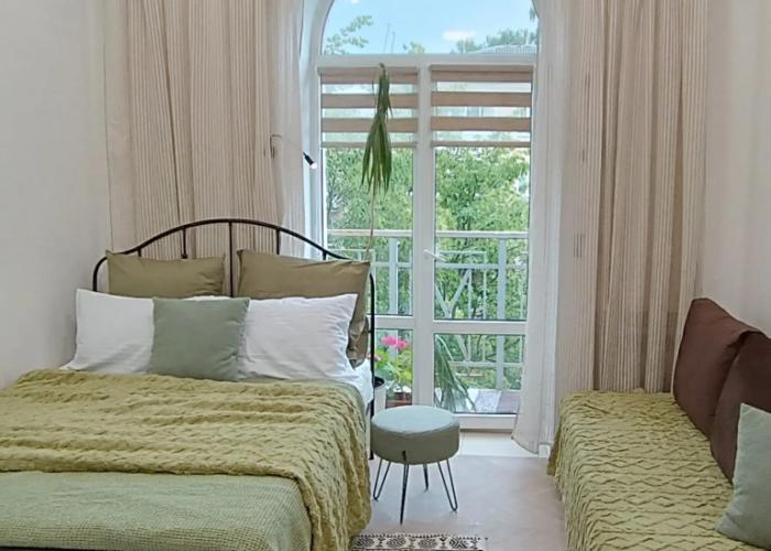 Tsentr Stalinka s Balkonom Flat