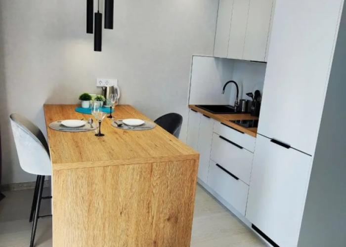 Sovremennaya Komfortnaya Studiya v Svetlykh Tonakh Flat