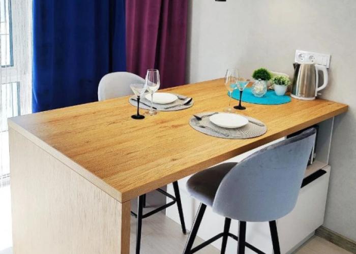 Sovremennaya Komfortnaya Studiya v Svetlykh Tonakh Flat