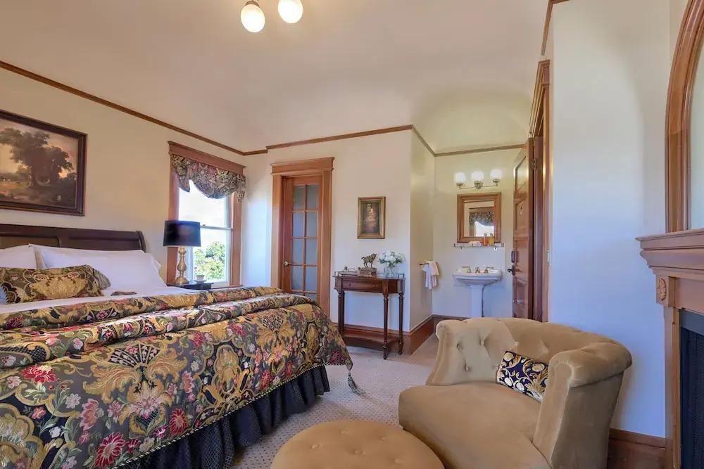 The Charles Pacific Grove - Artfully Designed Inclusive Inn