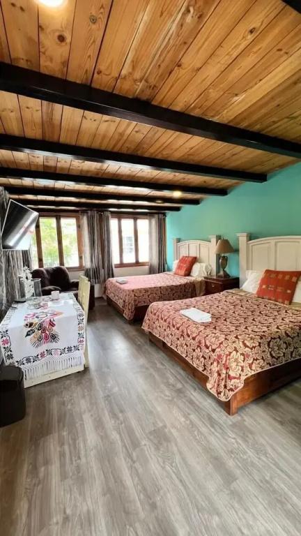 фото Hostal Mago