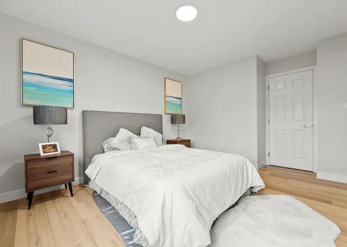 Vancouver Lake City Way Guesthouse