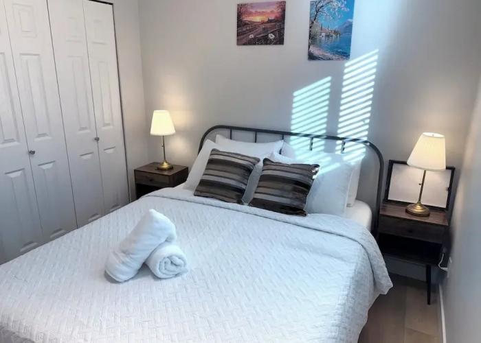 Vancouver Lake City Way Guesthouse