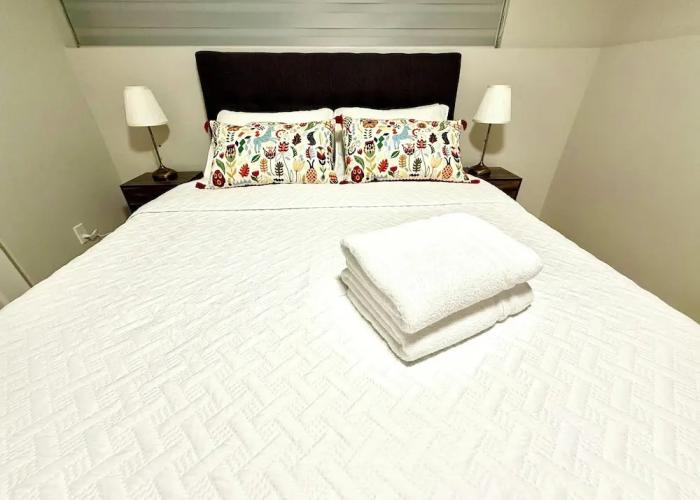 Vancouver Lake City Way Guesthouse